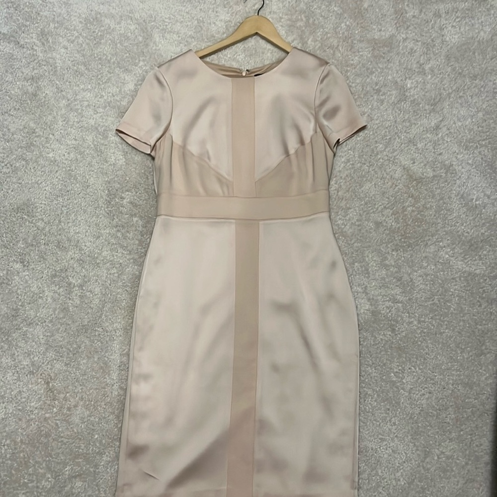 Ann Taylor Tan Satin Short Sleeve Back Slit Knee Length Pencil Dress Size 6